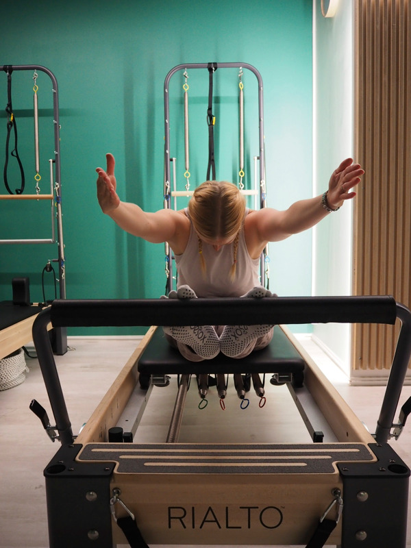 Yksityinen Laitepilates-ryhmätunti max. 6 hlöä. Osta ja varaa tunti verkkokaupastamme: www.pilatesbarreglow.fi -> varaa tunti