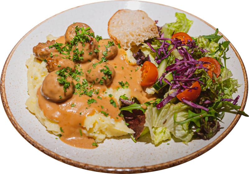 Lihapullat kotimaisesta naudasta ja talon muusi sekä salaatti