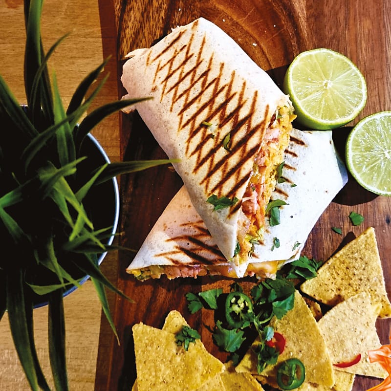 Crunchy Chicken Burrito (klo 15–21.30)