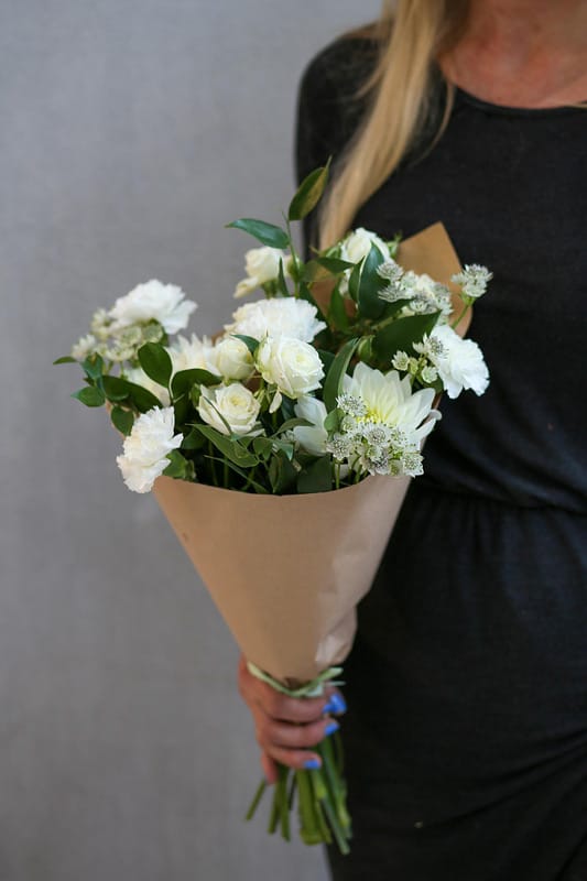 Kausikimppu sesongin kukista, eri värisiä