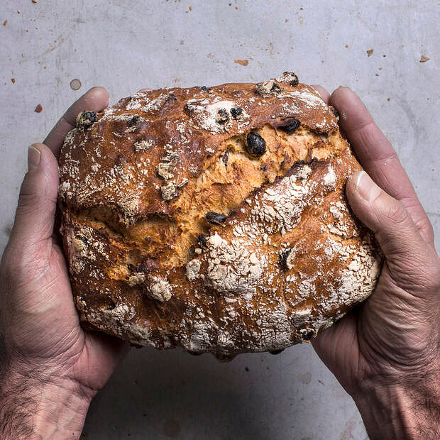 Kokonaiset artesaanileivät