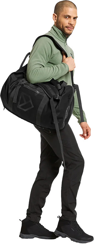 Didriksons Sauda. 50 litrainen monipuolinen laukku, joka taipuu myös repuksi