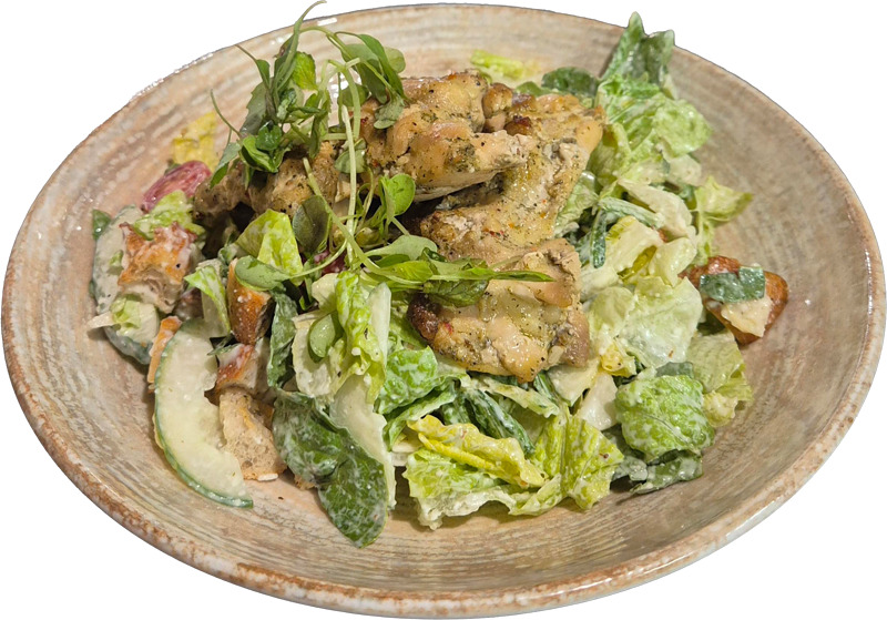 Caesarsalaatti kanan kera